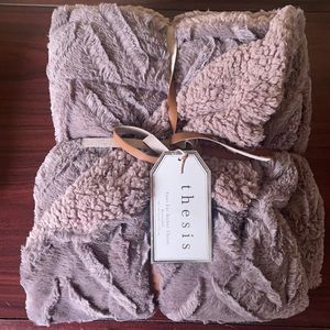 (BRAND NEW) Faux Fur Berber Throw